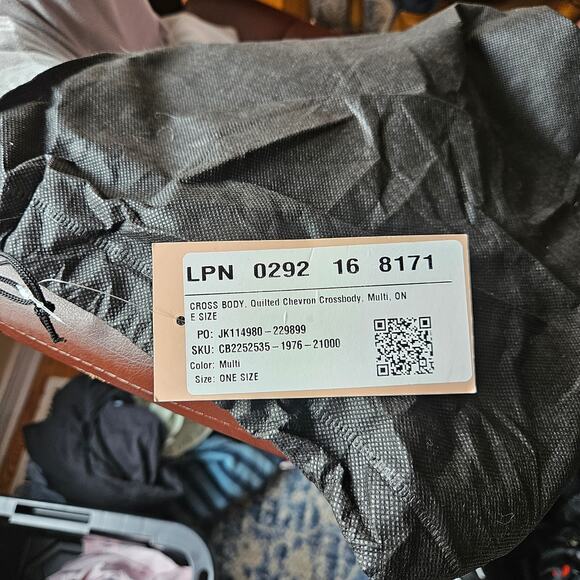 JustFab Triangle Quilted Chevron Crossbody Bag Womens - Picture 2 of 9